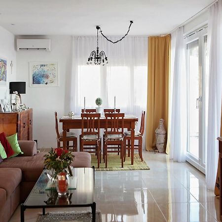 Cozy Apartment With A Balcony And A Sea View بريلا المظهر الخارجي الصورة