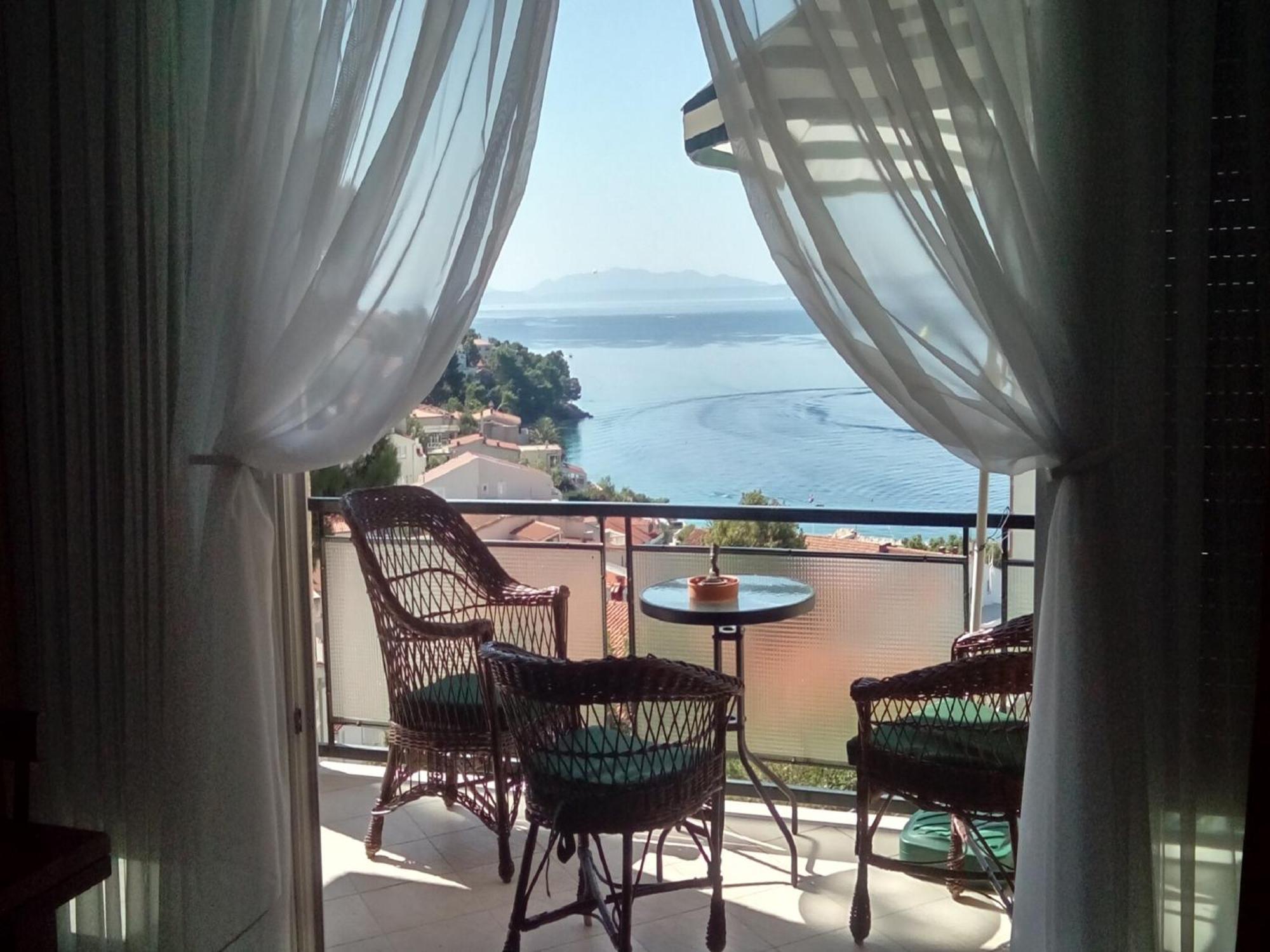 Cozy Apartment With A Balcony And A Sea View بريلا المظهر الخارجي الصورة